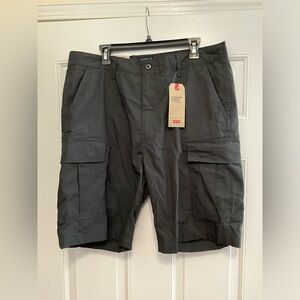 NWT ~ Levi’s Men’s Cargo Carrier Shorts.  Sz. 36